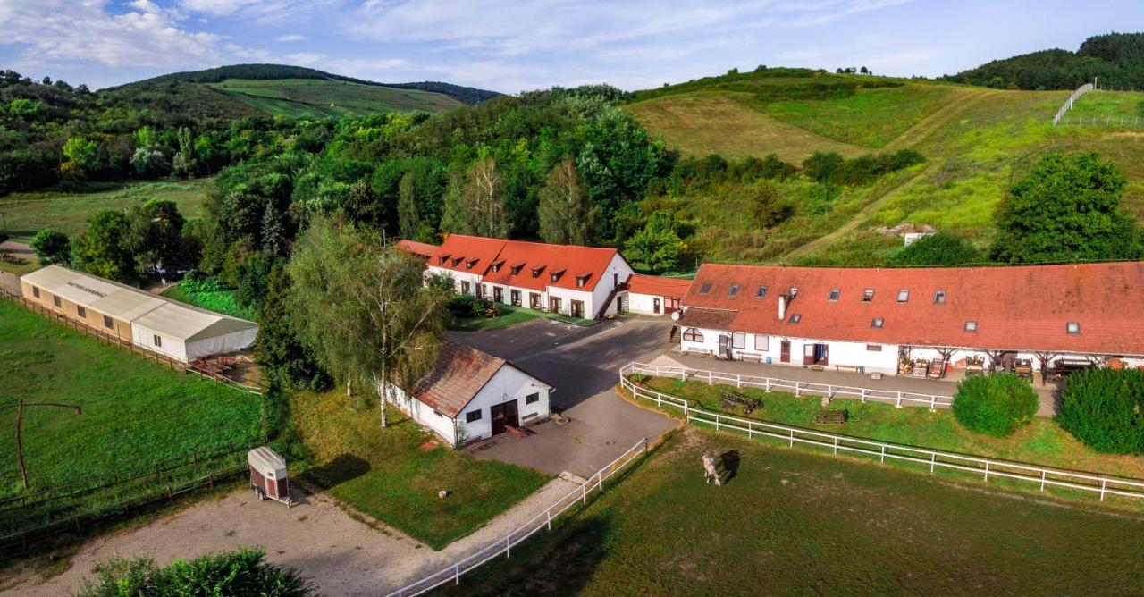 Matyus Udvarhaz Kengyel Fogado Erlau Exterior foto