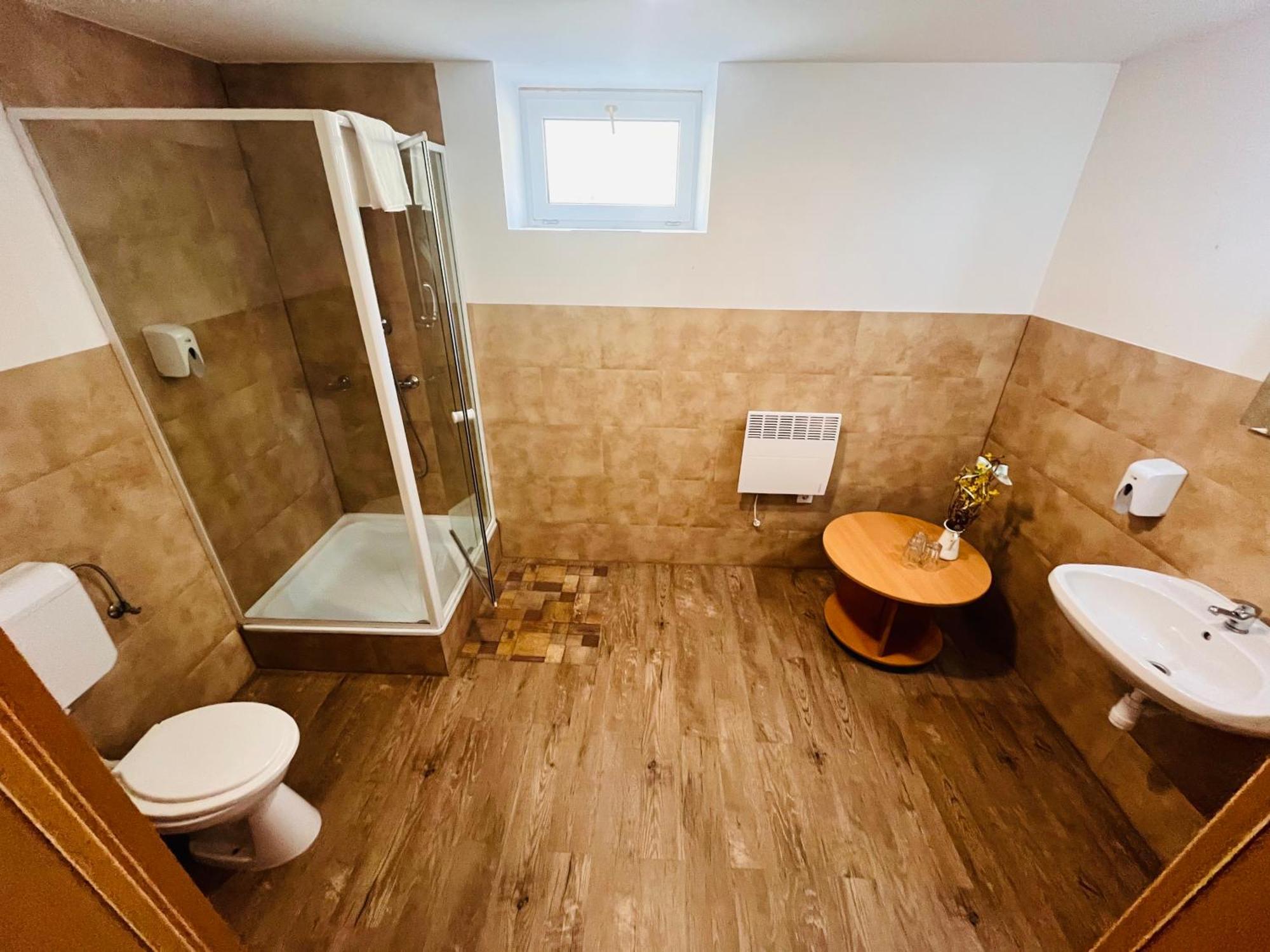Matyus Udvarhaz Kengyel Fogado Erlau Exterior foto