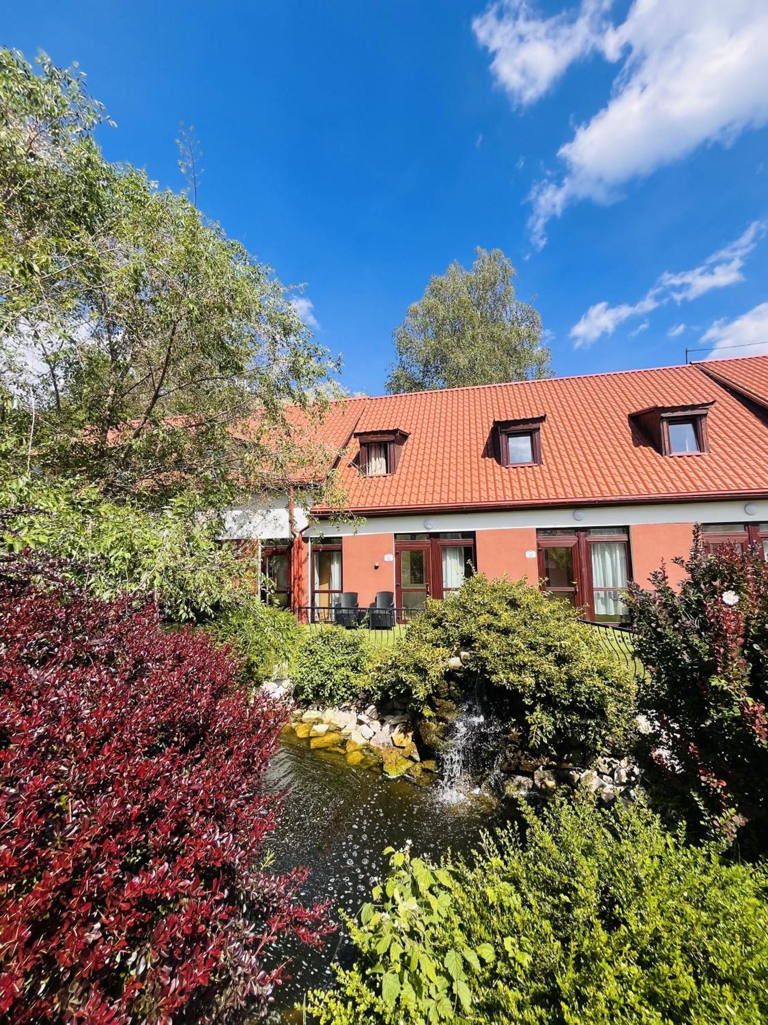 Matyus Udvarhaz Kengyel Fogado Erlau Exterior foto